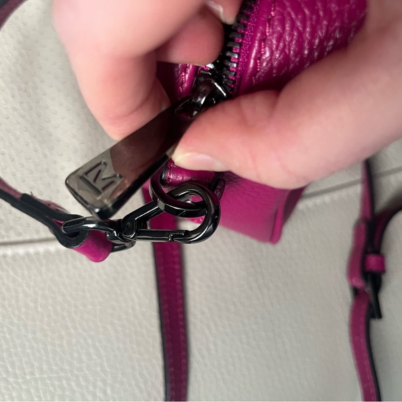 Massaccesi fuchsia pebbled camera bag - Picture 6 of 6